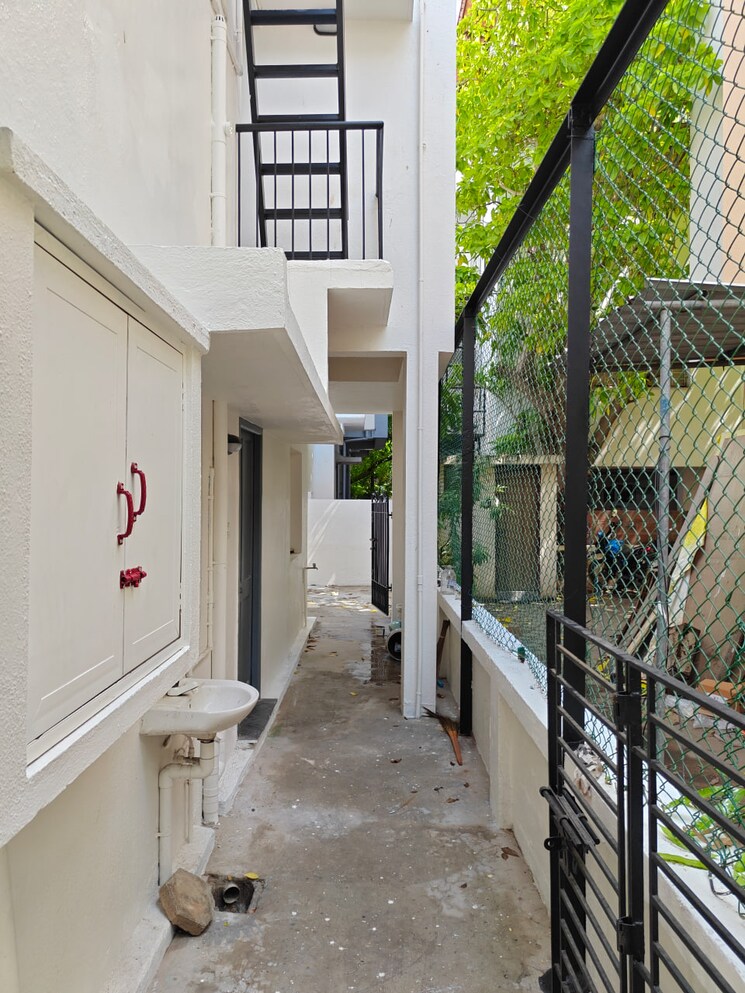 Balcony, kotturpuram 6+ Bedroom 3200 Sq.Ft. Independent House In Kotturpuram Chennai 8428237