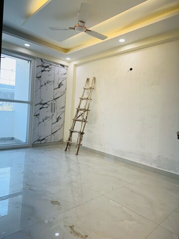 Room in 3 BHK Builder Floor at Indrapuram – for Sale
