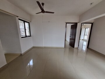 Room in 3 BHK Apartment at Mani Vista, Tollygunge – for Sale