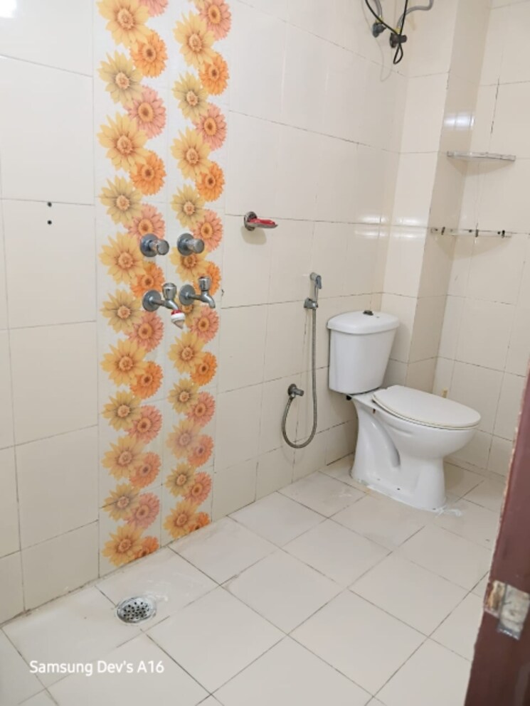 Bathroom, malviya nagar 2 Bedroom 78 Sq.Yd. Builder Floor In Malviya Nagar Delhi 8428398