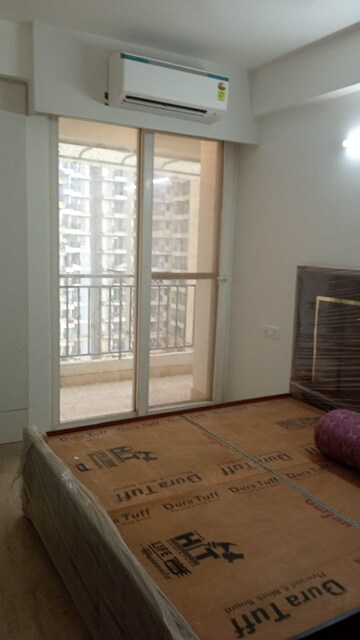 Room in 3 BHK Apartment at Unnati Fortune The Aranya, Sector 119 – for Rent