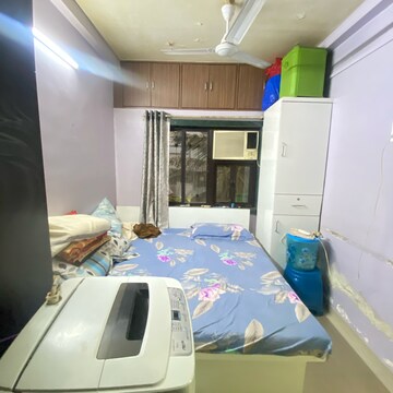 Team Area in 1 BHK Apartment at Sion – for Sale