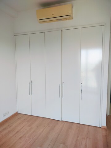 Room in 3 BHK Apartment at Ireo Skyon, Sector 60 – for Rent
