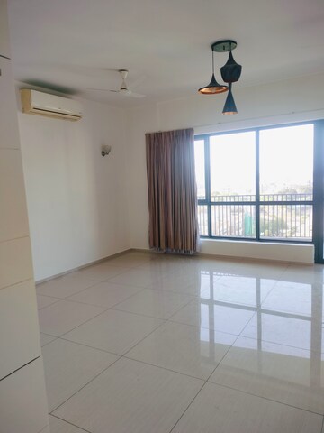 Room in 3 BHK Apartment at Ireo Skyon, Sector 60 – for Rent