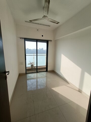 Room in 2 BHK Apartment at Hubtown Hillcrest, Andheri East – for Rent