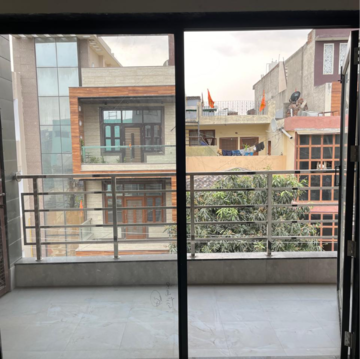 Room in 1.5 BHK Builder Floor at Sector 23a – for Rent