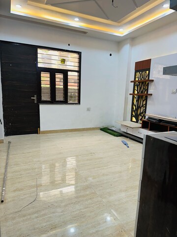 Room in 3 BHK Builder Floor at Indrapuram – for Sale