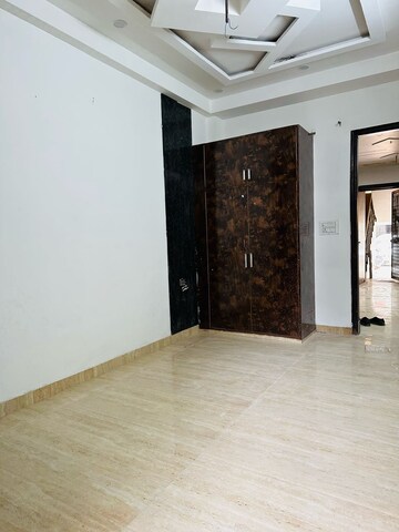 Room in 3 BHK Builder Floor at Indrapuram – for Sale