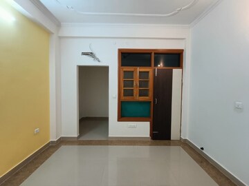 Room in 2.5 BHK Independent House at Gomti Nagar – for Rent