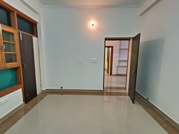 Room in 2.5 BHK Independent House at Gomti Nagar – for Rent