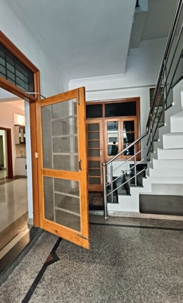 Staircase in 2.5 BHK Independent House at Gomti Nagar – for Rent