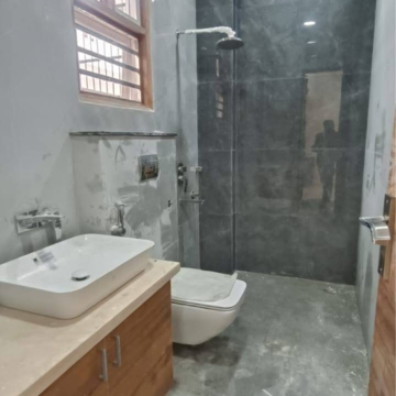 Bathroom in 2 BHK Builder Floor at Ansal Celebrity Suites, Choma – for Rent