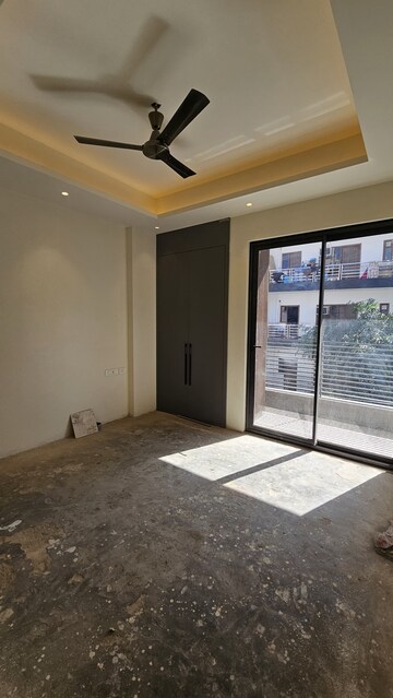 Room in 3 BHK Builder Floor at Unitech Greenwood City Apartment, Sector 45 – for Sale