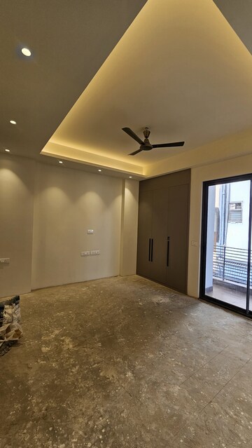 Room in 3 BHK Builder Floor at Unitech Greenwood City Apartment, Sector 45 – for Sale