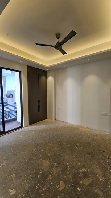 Room in 4 BHK Builder Floor at Sushant Lok 2, Sector 57 – for Sale