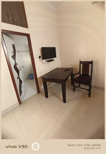 Master Bedroom in 6 BHK Independent House at Gomti Nagar – for Rent