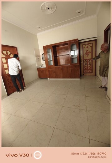 Parking in 6 BHK Independent House at Gomti Nagar – for Rent