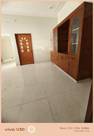 Room in 6 BHK Independent House at Gomti Nagar – for Rent