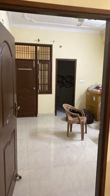 Bedroom in 2 BHK Apartment at Gomti Nagar – for Rent