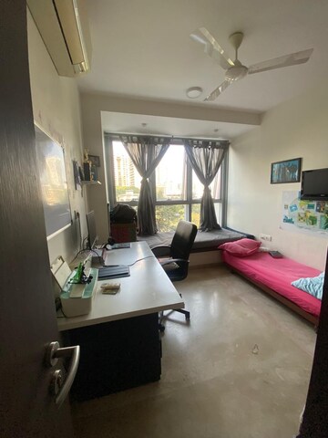 Room in 3 BHK Apartment at Oberoi Exquisite Goregaon, Goregaon East – for Rent