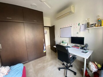 Room in 3 BHK Apartment at Oberoi Exquisite Goregaon, Goregaon East – for Rent