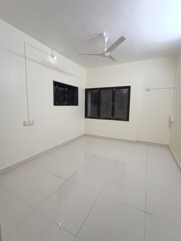 Room in 2 BHK Apartment at Borivali West – for Rent