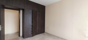 Room in 3 BHK Apartment at Oberoi Realty Exquisite, Goregaon East – for Rent