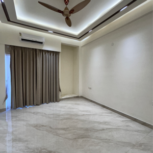 Room in 4 BHK Builder Floor at Sector 84 – for Sale