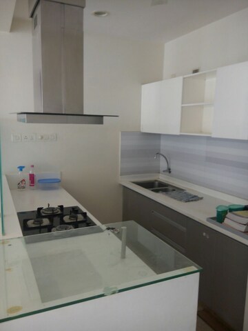 Team Area in 3 BHK Apartment at Dheeraj Celestial, Bandra West – for Rent