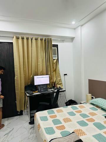Master Bedroom in 3 BHK Builder Floor at Ardee City, Sector 52 – for Rent