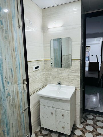 Bathroom in 3 BHK Builder Floor at Ardee City, Sector 52 – for Rent