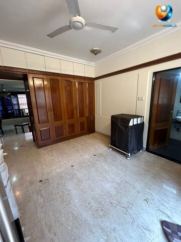 Room in 3 BHK Apartment at Dheeraj Dhan, Bandra West – for Rent