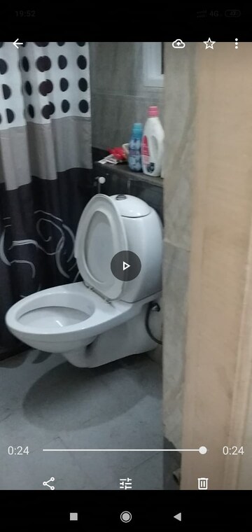 Bathroom in 1.5 BHK Builder Floor at Gomti Nagar – for Rent