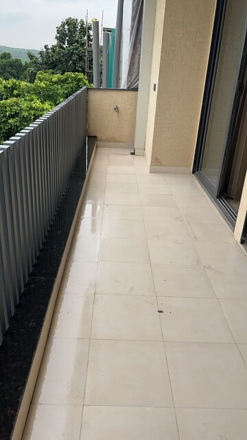 Balcony in 2 BHK Builder Floor at DLF The Shopping Mall, Sector 26a – for Rent