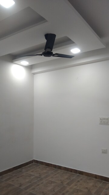 Room in 2 BHK Apartment at Gaur City 2 - 14th Avenue, Sector 16c Greater Noida – for Sale