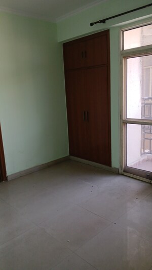 Furnished Amenities in 3 BHK Apartment at Gail Apartments, Sector 62 – for Sale