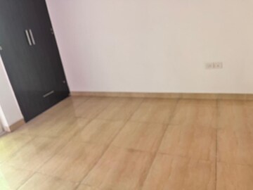 Room in 2.5 BHK Apartment at Himalaya Pride, Tech Zone 4 Greater Noida – for Sale