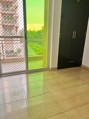 Room in 2.5 BHK Apartment at Himalaya Pride, Tech Zone 4 Greater Noida – for Sale