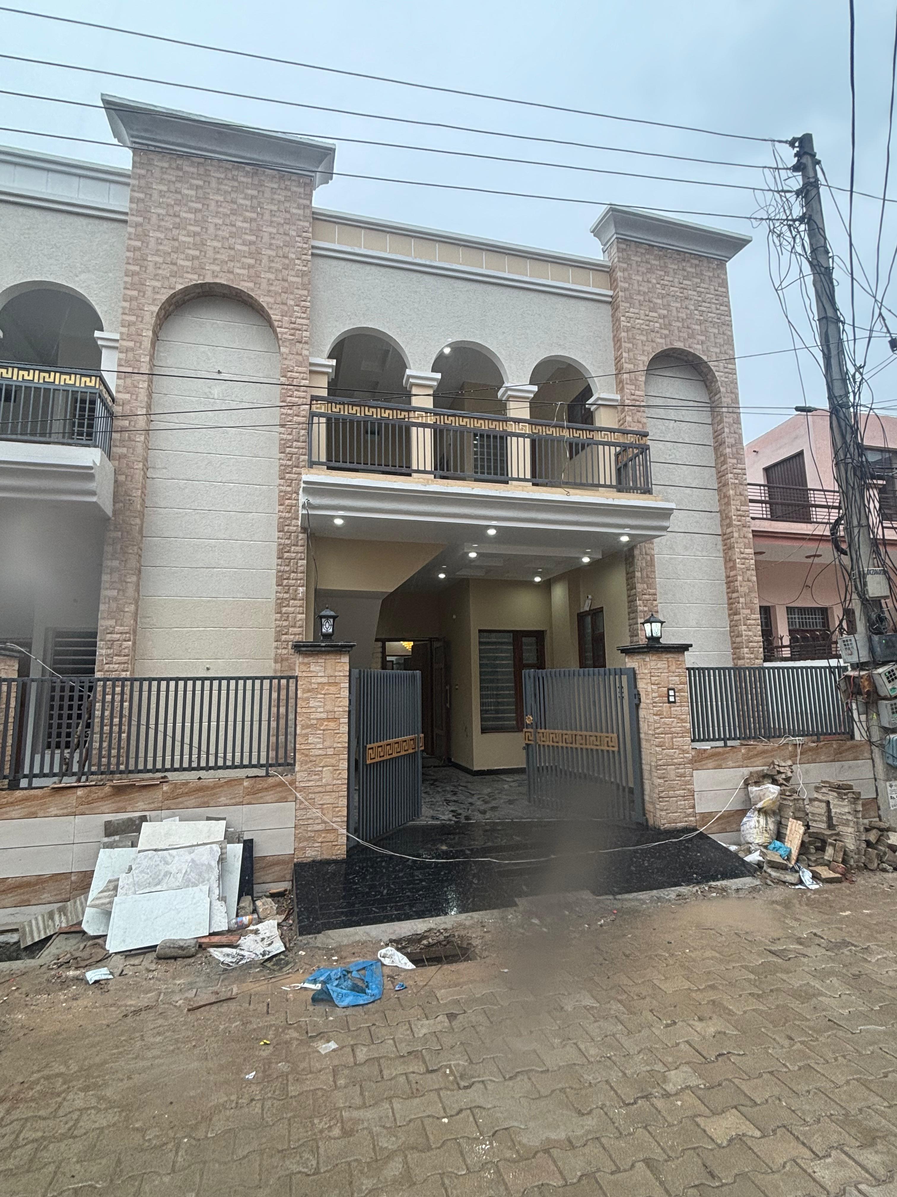 3 BHK + Servant Room,Study Room,Extra Room Independent House For Sale in Gtb Nagar 