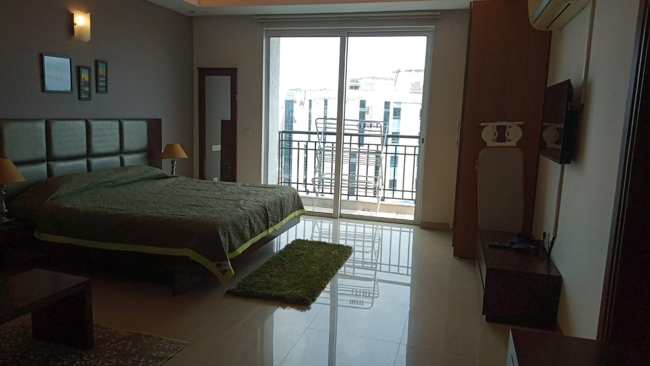 1 BHK 750 Sq.Ft. Apartment in Central Park II-The Room