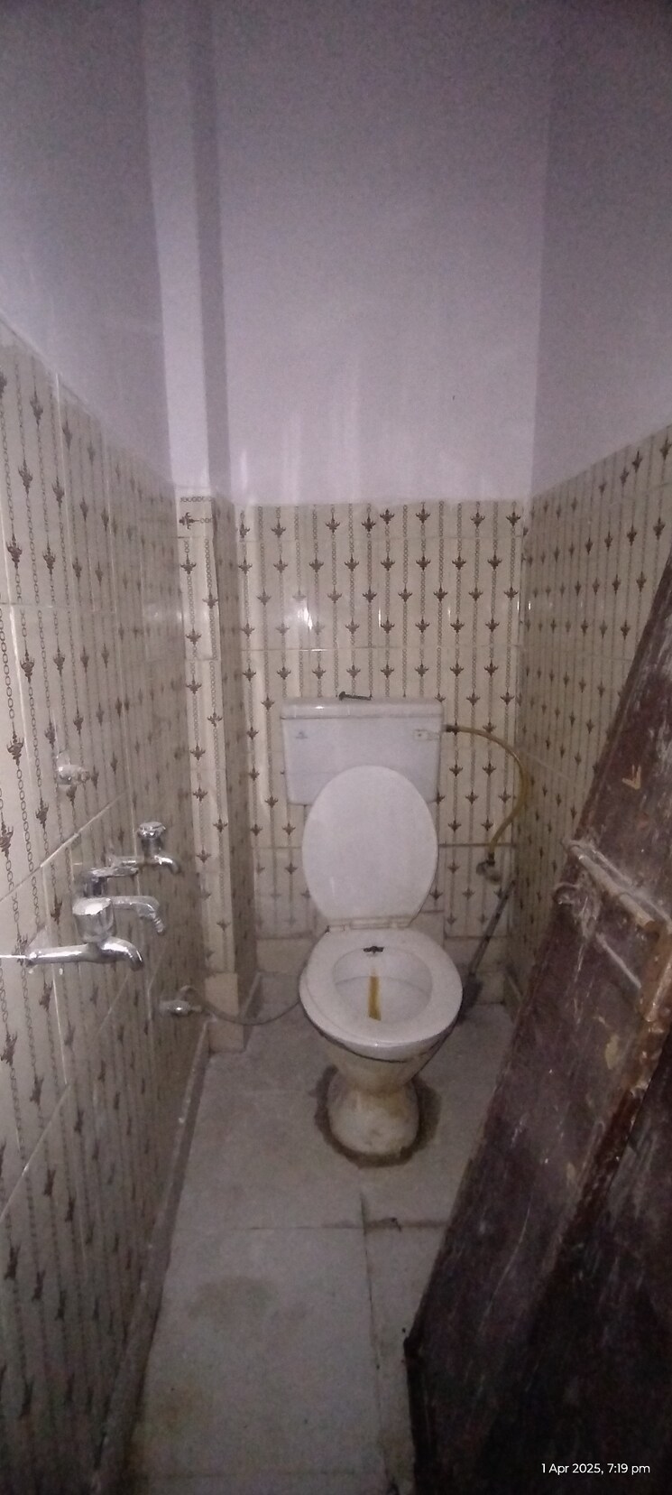 Bathroom, uttam nagar 1 Bedroom 500 Sq.Ft. Builder Floor In Uttam Nagar Delhi 8428864