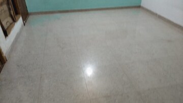 Room in 5 BHK Independent House at Jankipuram Extension – for Rent