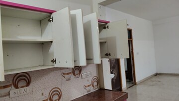 Master Bedroom in 5 BHK Independent House at Jankipuram Extension – for Rent