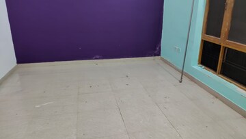 Room in 5 BHK Independent House at Jankipuram Extension – for Rent