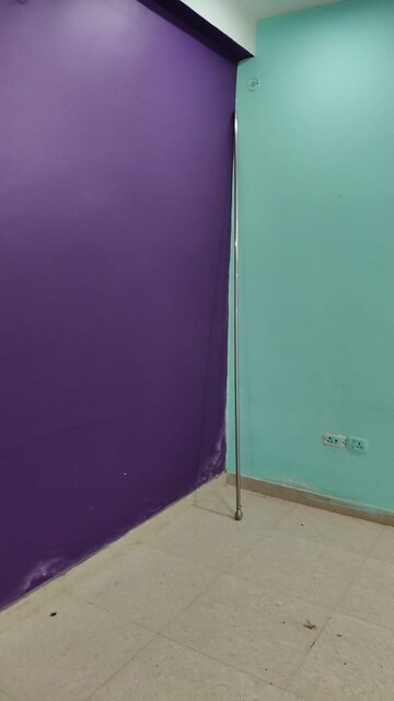 Room in 5 BHK Independent House at Jankipuram Extension – for Rent