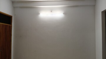 Room in 5 BHK Independent House at Jankipuram Extension – for Rent