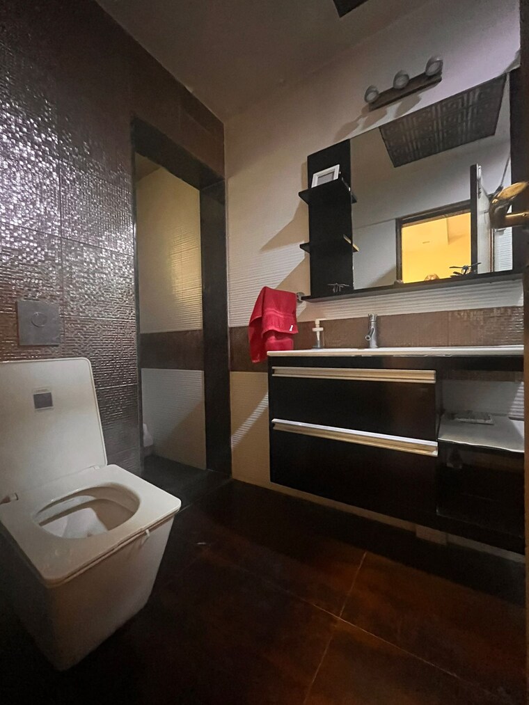 Bathroom, juhu 3 Bedroom 1600 Sq.Ft. Apartment In Juhu Mumbai 8428905