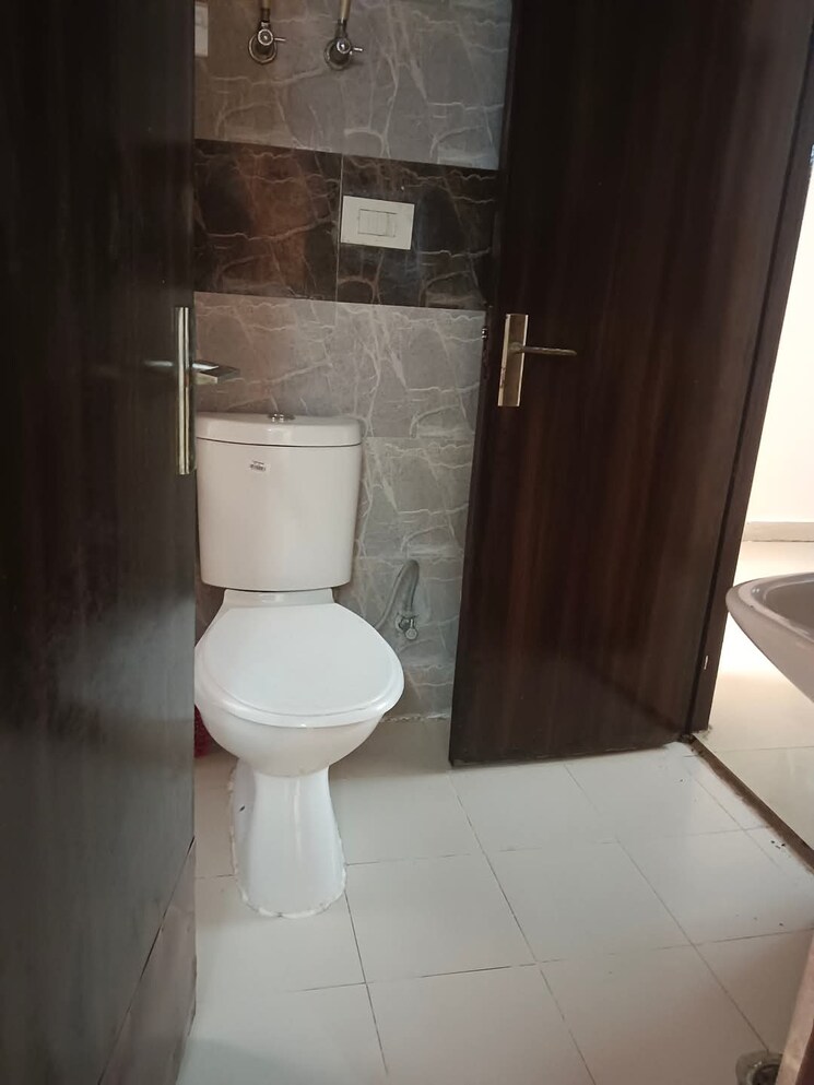Attached Bathroom, ip extension 3 Bedroom 1250 Sq.Ft. Apartment In Ip Extension Delhi 8428922