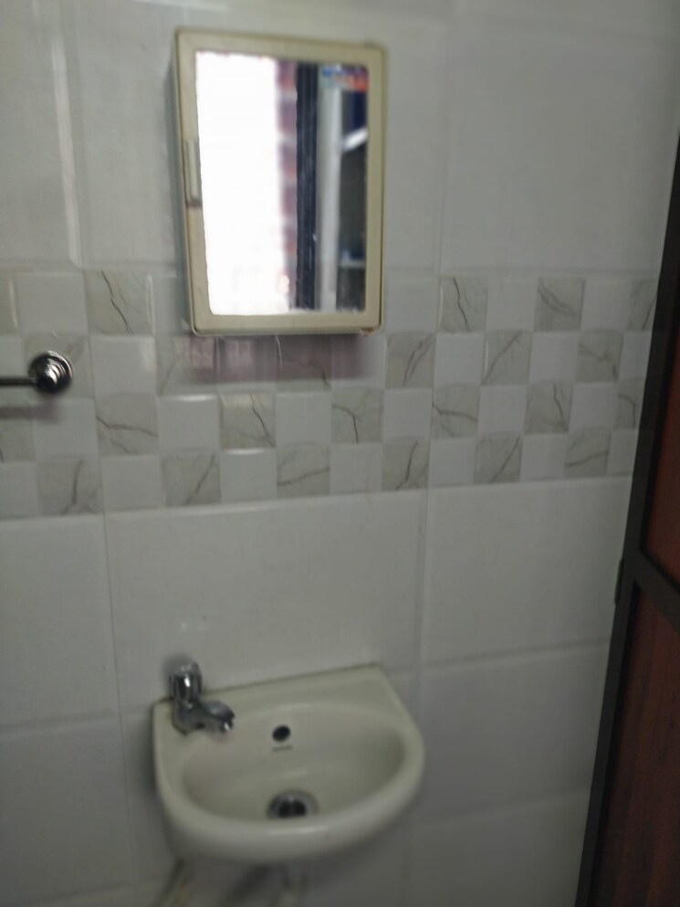 Bathroom, kamgar-nagar-chs-kurla-east Studio 200 Sq.Ft. Independent House In Kurla East Mumbai 8428931