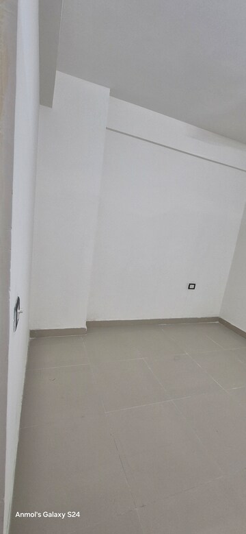 Room in 2.5 BHK Apartment at ROF Alante, Sector 108 – for Rent